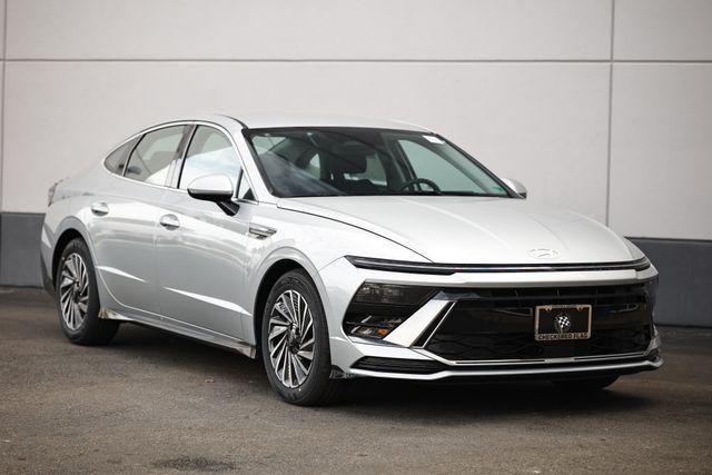 new 2025 Hyundai Sonata Hybrid car, priced at $33,233