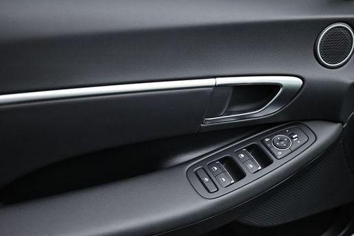 new 2025 Hyundai Sonata Hybrid car, priced at $33,090
