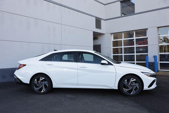 new 2025 Hyundai Elantra car, priced at $31,625