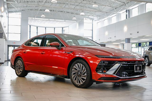 new 2025 Hyundai Sonata Hybrid car, priced at $40,015