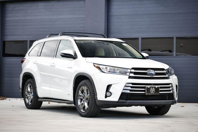 used 2017 Toyota Highlander Hybrid car, priced at $22,998