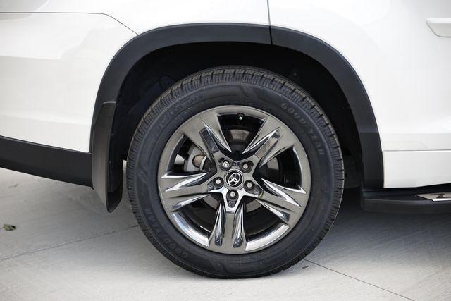 used 2017 Toyota Highlander Hybrid car, priced at $22,998