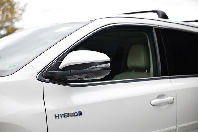 used 2017 Toyota Highlander Hybrid car, priced at $22,998
