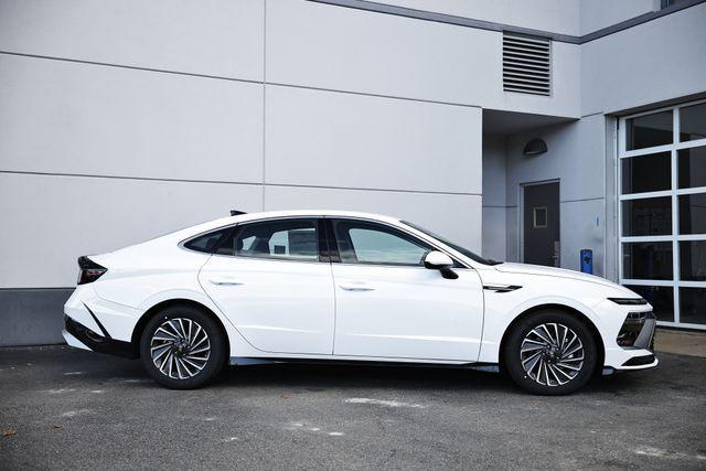 new 2025 Hyundai Sonata Hybrid car, priced at $33,595