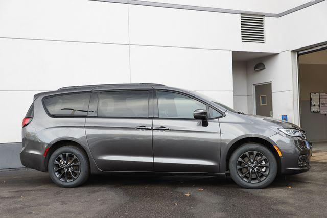 used 2021 Chrysler Pacifica car, priced at $29,105