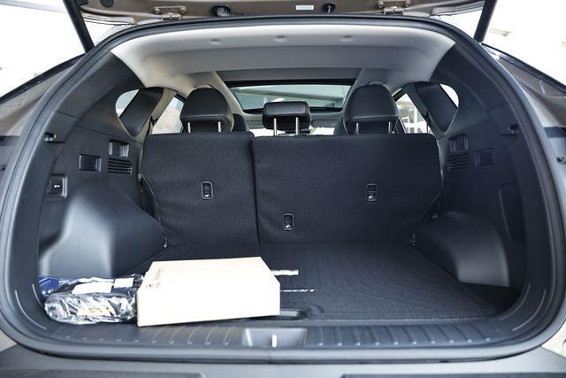new 2025 Hyundai TUCSON Hybrid car, priced at $43,290