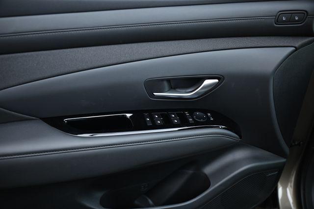 new 2025 Hyundai TUCSON Hybrid car, priced at $43,290
