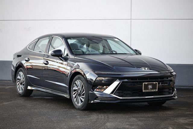 new 2025 Hyundai Sonata Hybrid car, priced at $33,080