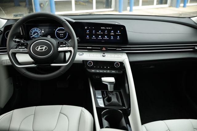 new 2025 Hyundai Elantra car, priced at $32,085