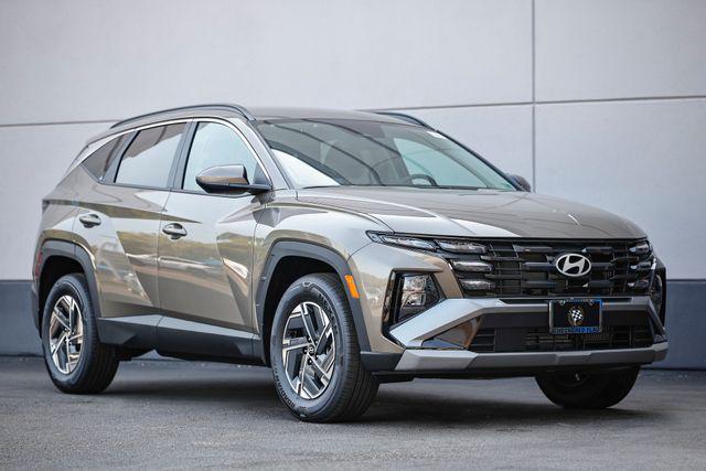 new 2025 Hyundai TUCSON Hybrid car, priced at $35,465
