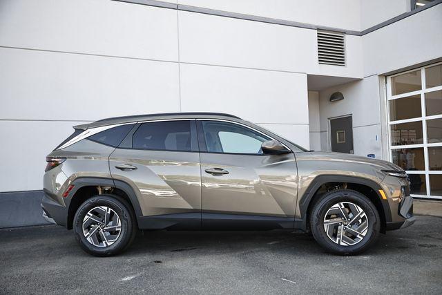 new 2025 Hyundai TUCSON Hybrid car, priced at $35,465