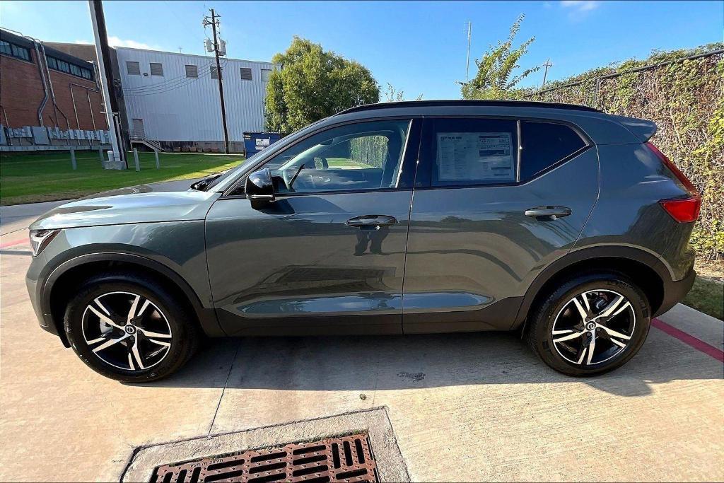 new 2026 Volvo XC40 car, priced at $45,995