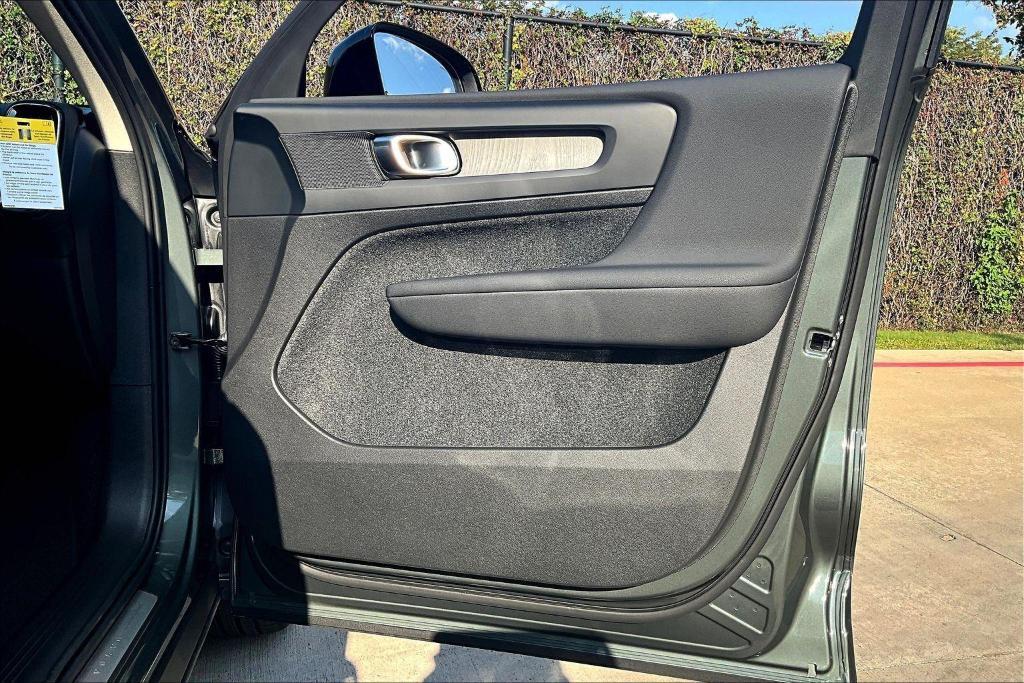 new 2026 Volvo XC40 car, priced at $45,995