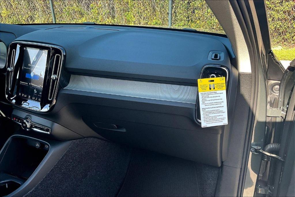 new 2026 Volvo XC40 car, priced at $45,995