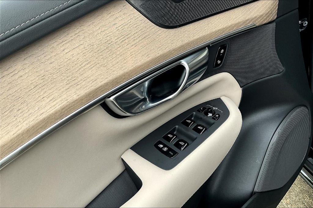 new 2025 Volvo XC90 car, priced at $68,245