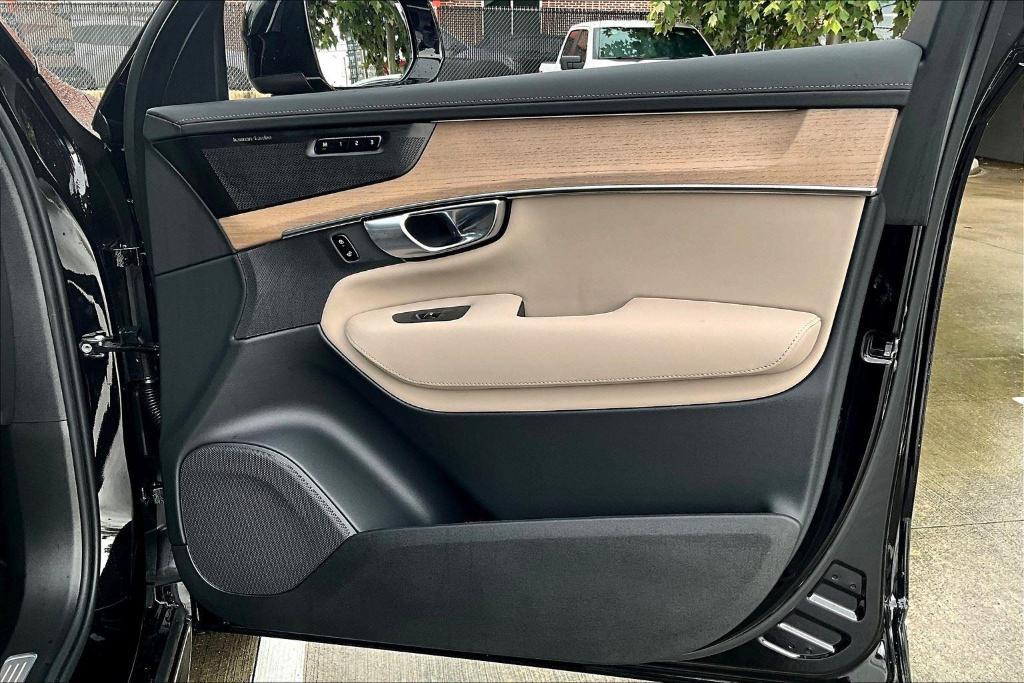 new 2025 Volvo XC90 car, priced at $68,245