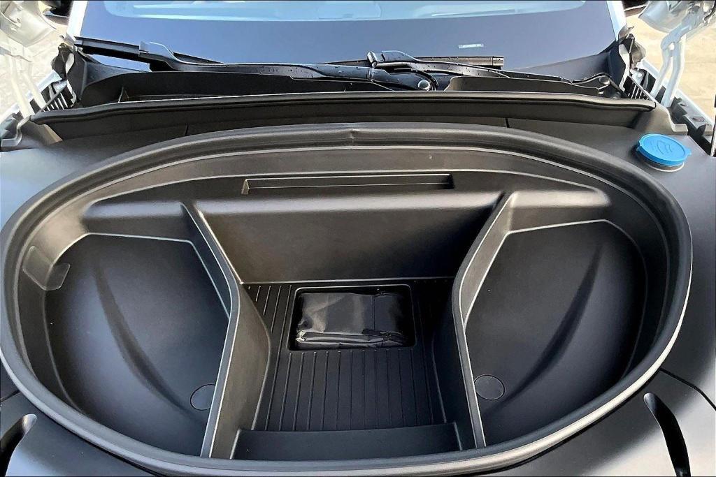 new 2025 Volvo EX90 car, priced at $87,090