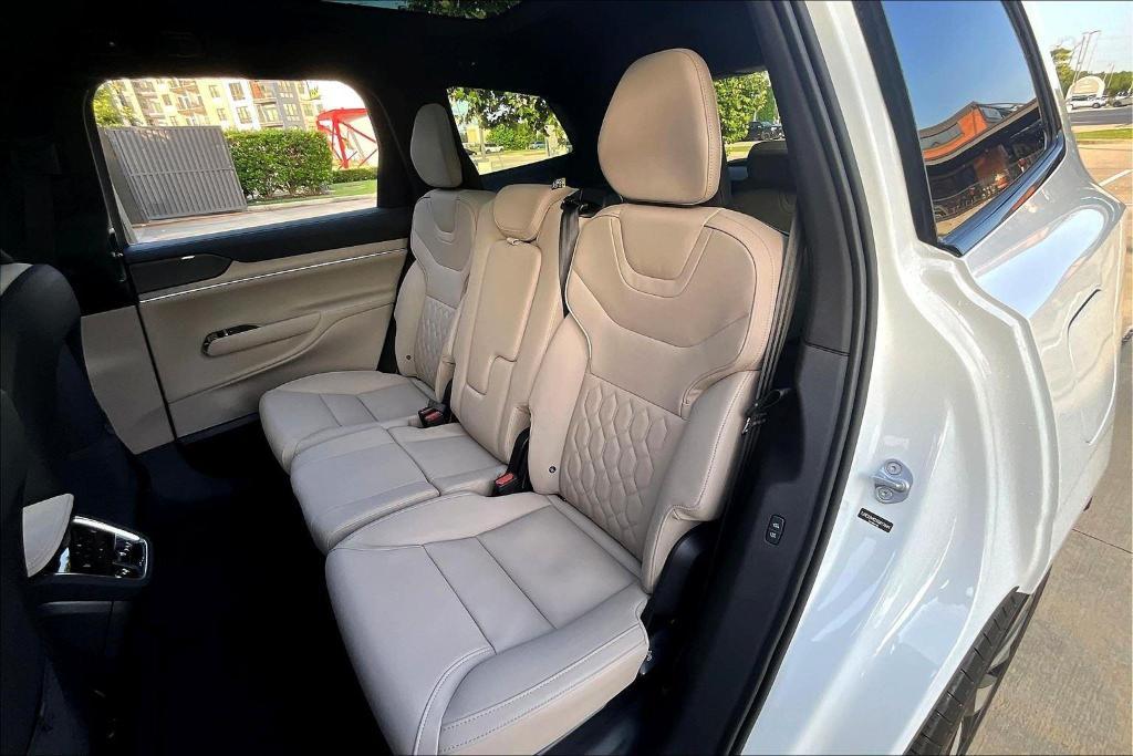 new 2025 Volvo EX90 car, priced at $87,090