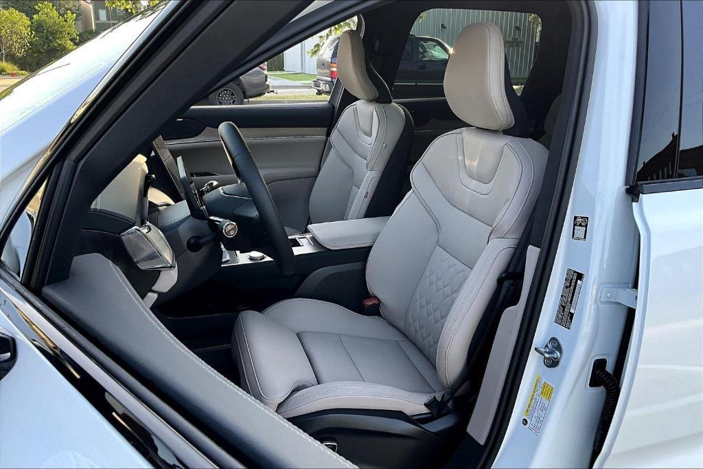 new 2025 Volvo EX90 car, priced at $87,090