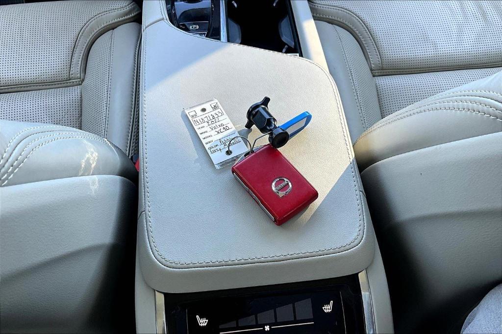 used 2022 Volvo XC90 car, priced at $34,074