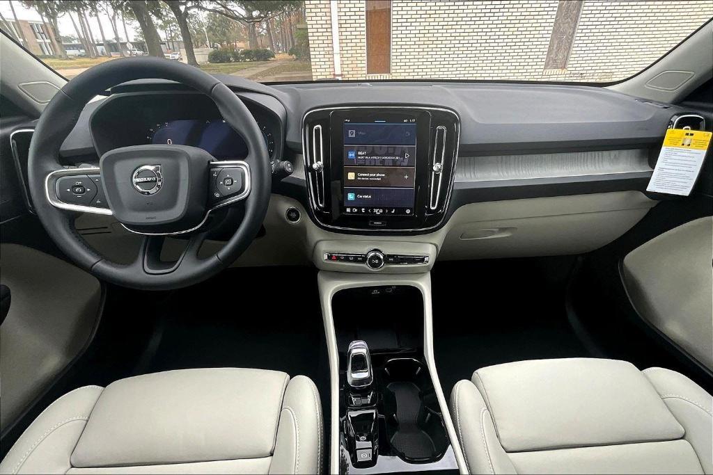 new 2025 Volvo XC40 car, priced at $39,445