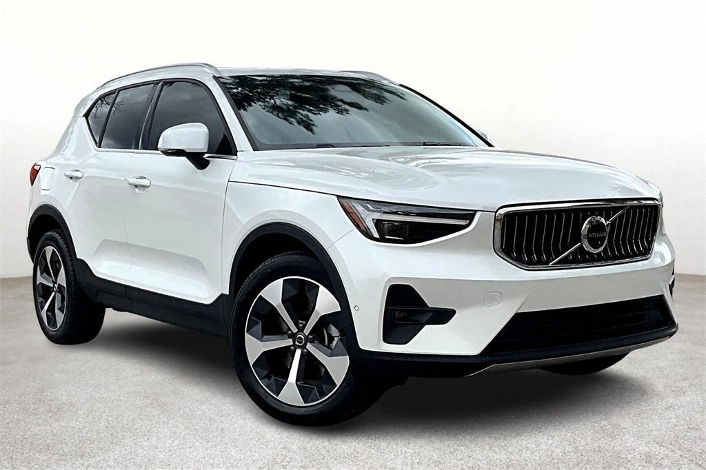 new 2025 Volvo XC40 car, priced at $47,695