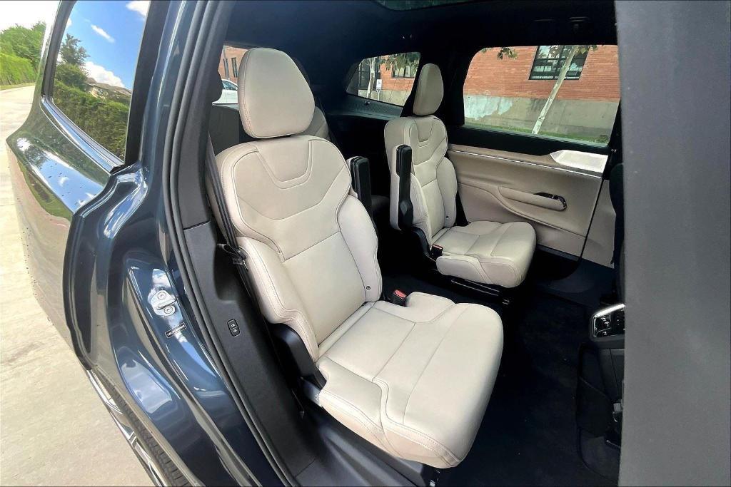 new 2025 Volvo EX90 car, priced at $97,225