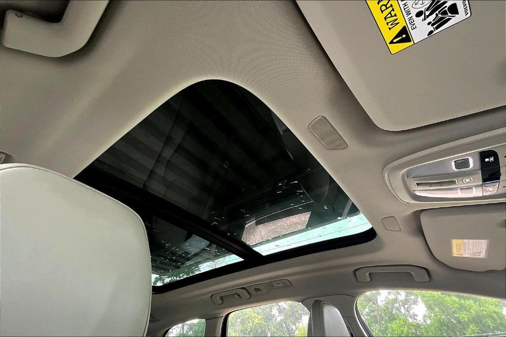 used 2022 Volvo XC60 car, priced at $36,899