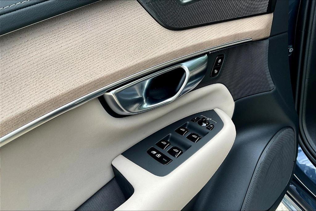 new 2025 Volvo XC90 Plug-In Hybrid car, priced at $65,305