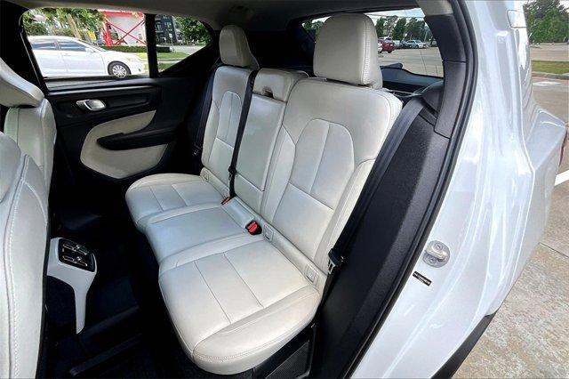 new 2025 Volvo XC40 car, priced at $40,065