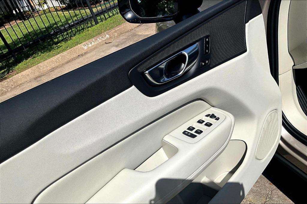 new 2025 Volvo XC60 car, priced at $48,110