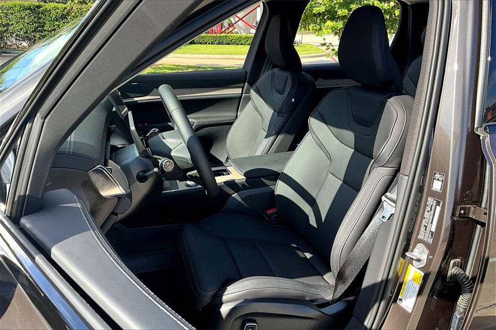 new 2025 Volvo EX90 car, priced at $85,640
