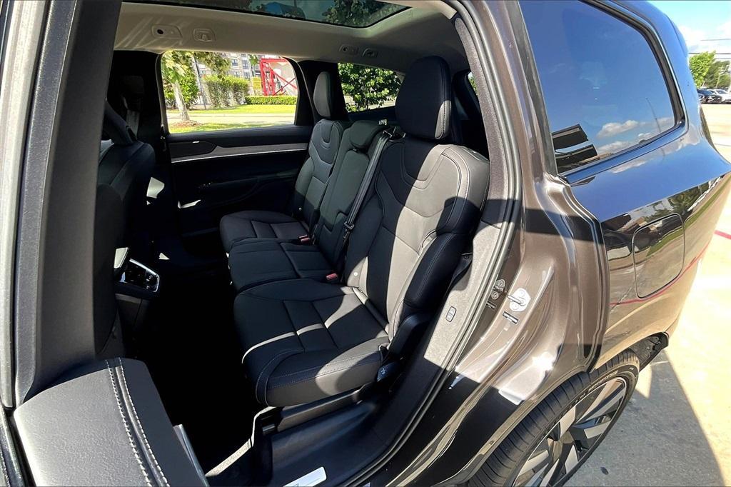 new 2025 Volvo EX90 car, priced at $85,640