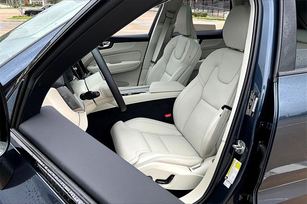 new 2025 Volvo XC60 car, priced at $59,910