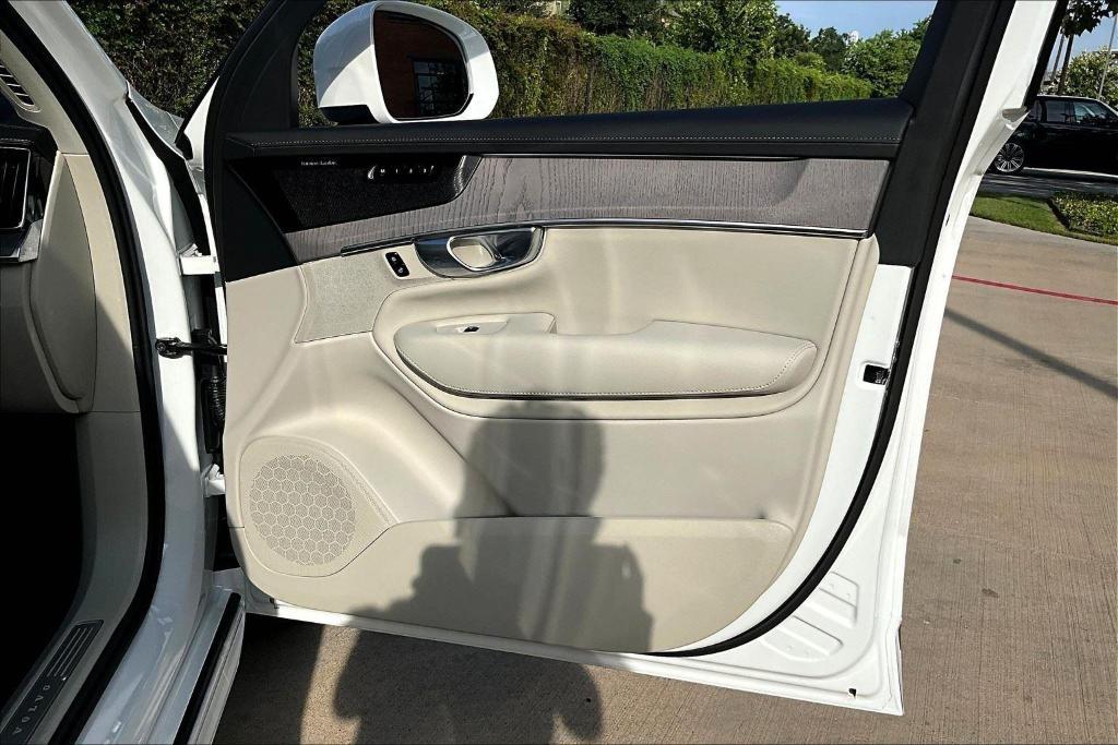 new 2026 Volvo XC90 car, priced at $75,155