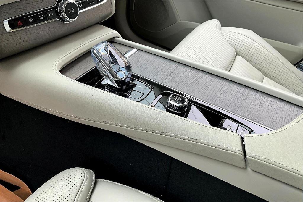 new 2025 Volvo XC90 car, priced at $62,960