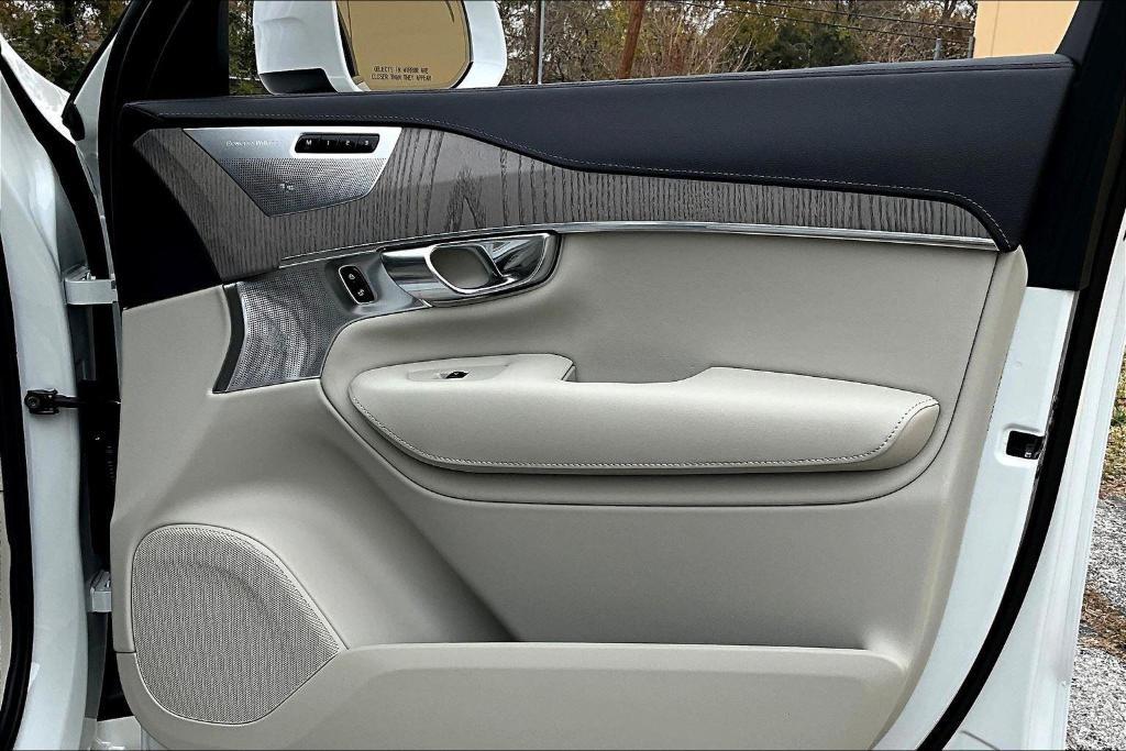 new 2025 Volvo XC90 car, priced at $62,960