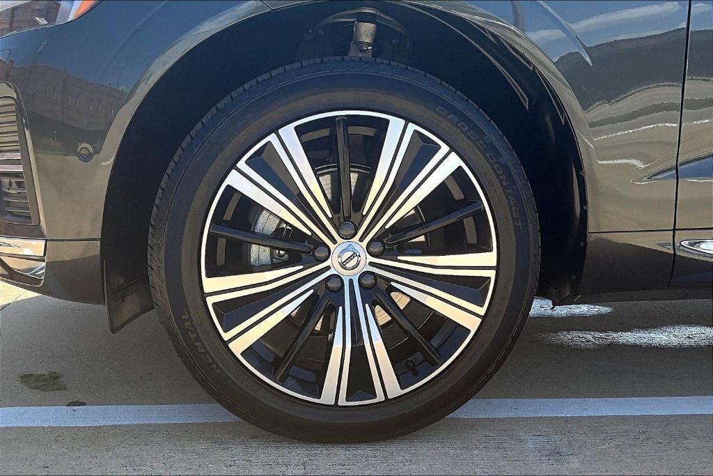 used 2022 Volvo XC60 car, priced at $39,604