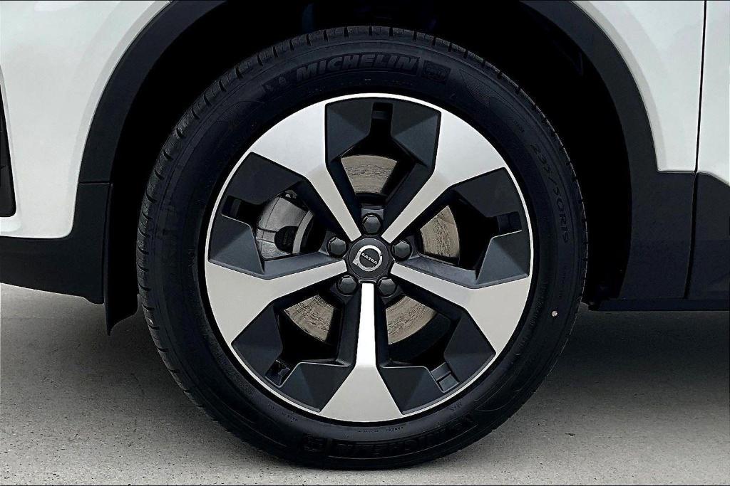 new 2025 Volvo XC40 car, priced at $36,595