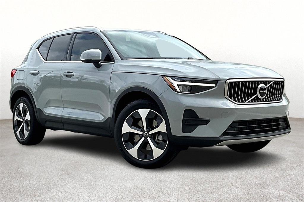 new 2025 Volvo XC40 car, priced at $45,465