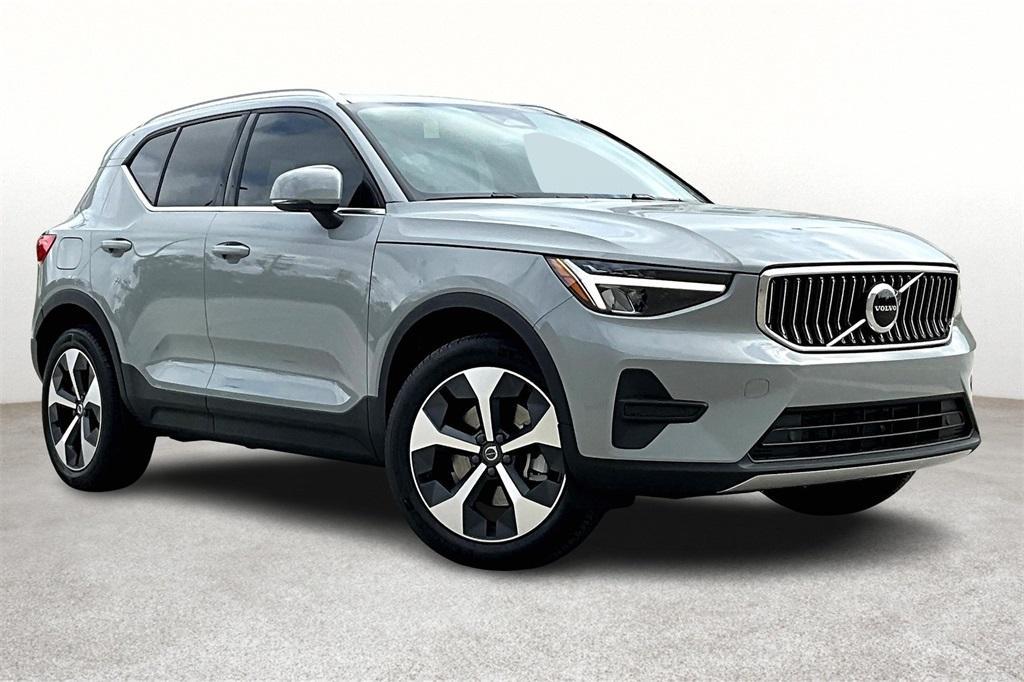 new 2025 Volvo XC40 car, priced at $45,465