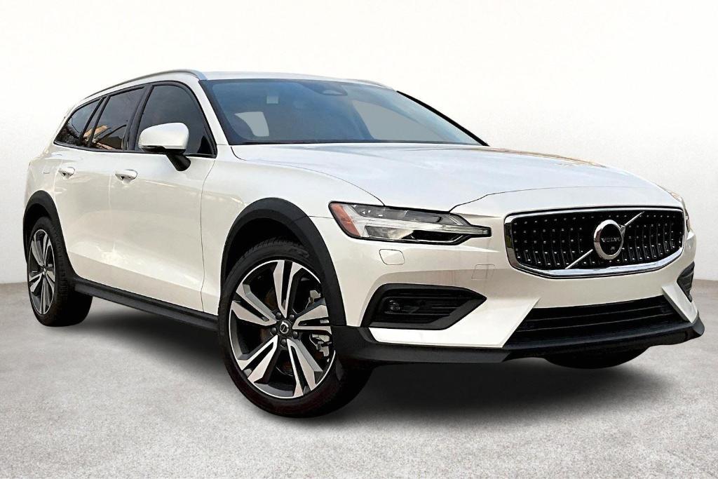 new 2025 Volvo V60 Cross Country car, priced at $51,025