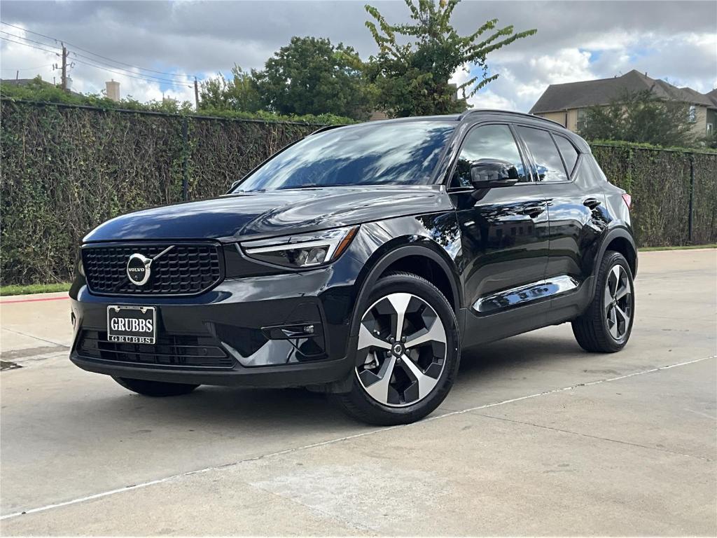 used 2025 Volvo XC40 car, priced at $35,997