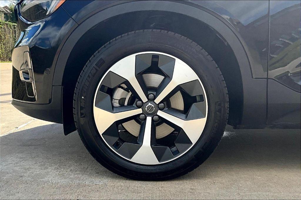 used 2025 Volvo XC40 car, priced at $35,997