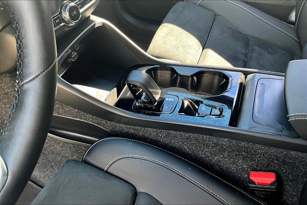 used 2025 Volvo XC40 car, priced at $35,997