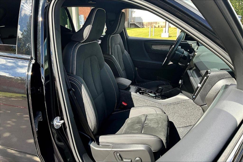 used 2025 Volvo XC40 car, priced at $35,997