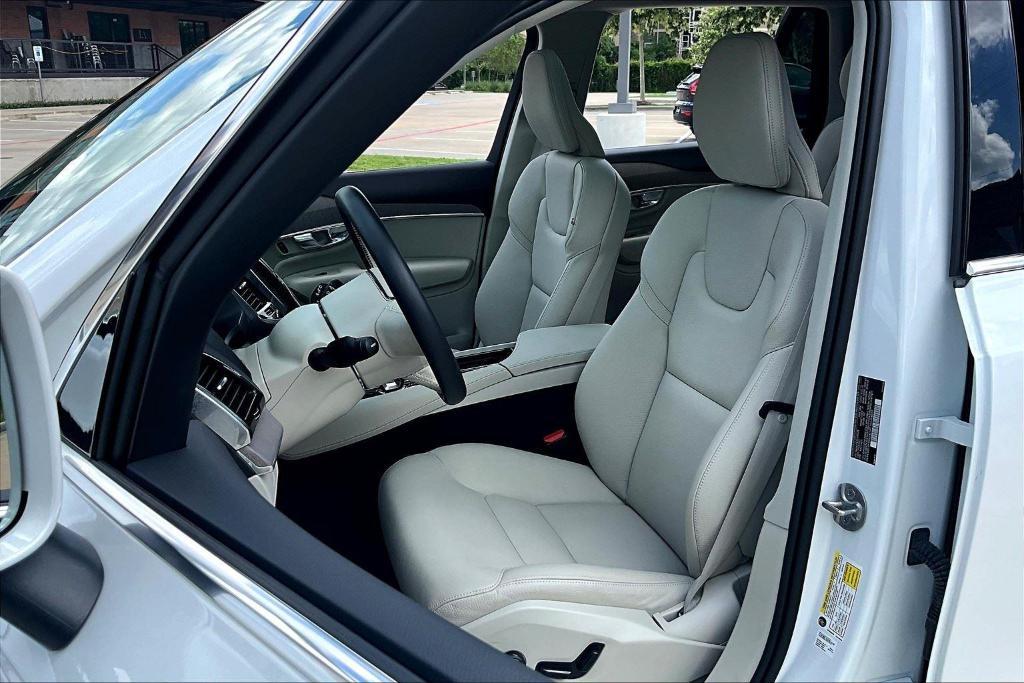 new 2025 Volvo XC90 car, priced at $69,900
