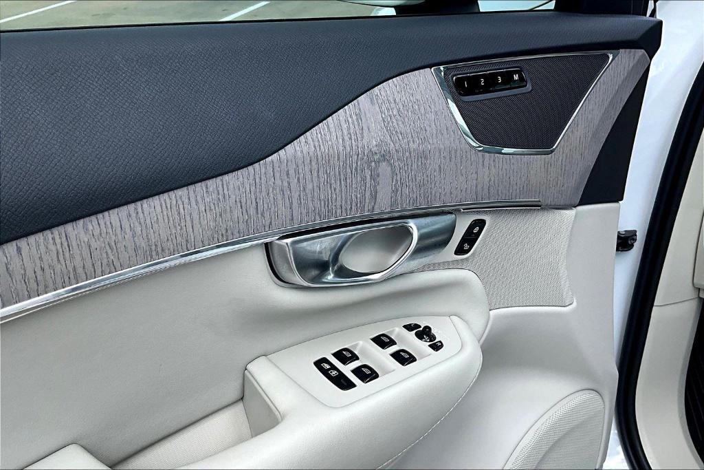 new 2025 Volvo XC90 car, priced at $69,900