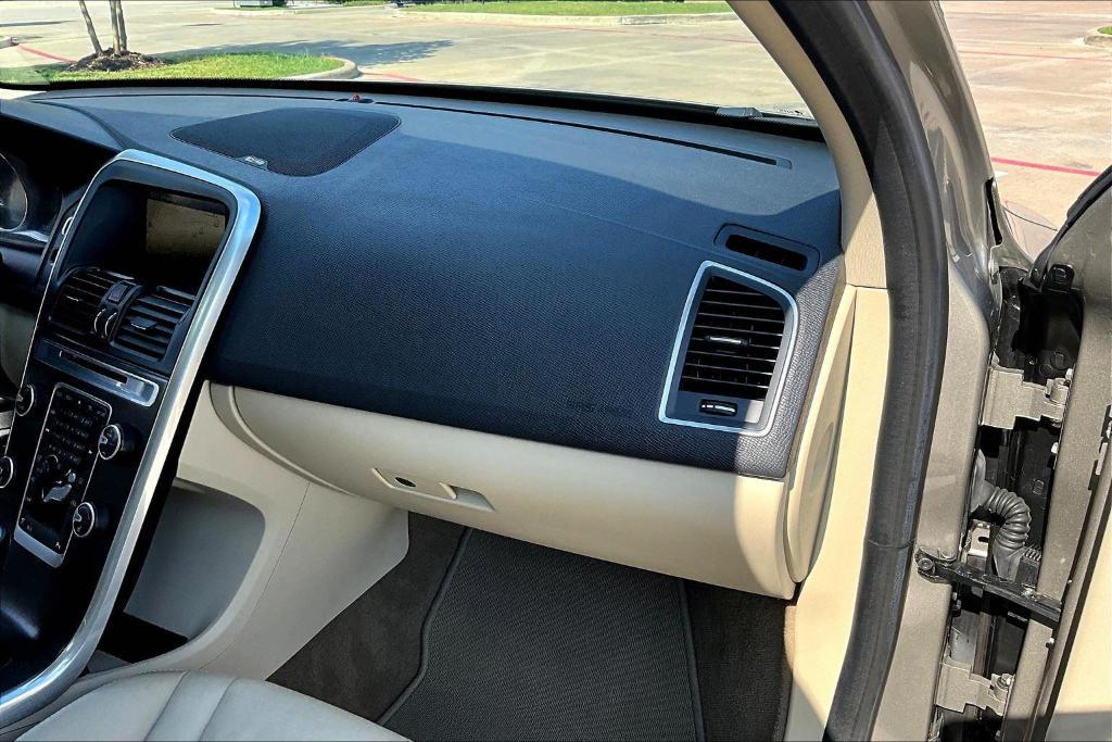 used 2015 Volvo XC60 car, priced at $12,935