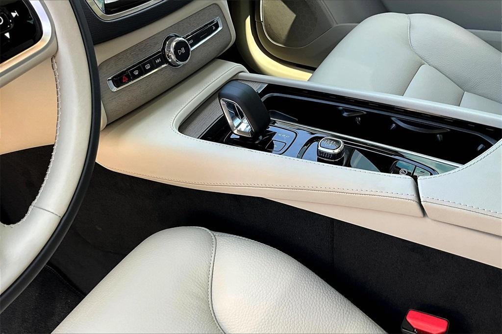 new 2025 Volvo XC90 car, priced at $48,560